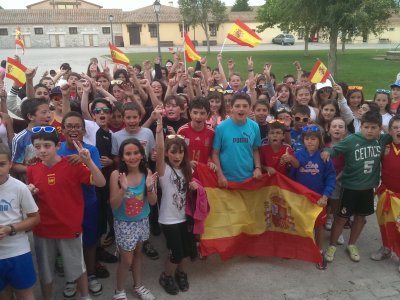 Participantes del C.R.A. Navas del Marqués (San Juan de La Nava), C.P. Villa de La Adrada (La Adrada), C.P. Vicente Aleixandre (Las Navas del Marqués), C.R.A. Santa Teresa (Crespos, Collado Contreras, Flores de Ávila y Blascomillan) y; C.R.A. El Valle (Cuevas del Valle)