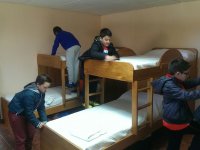 Hacemos la cama y ordenamos habitación