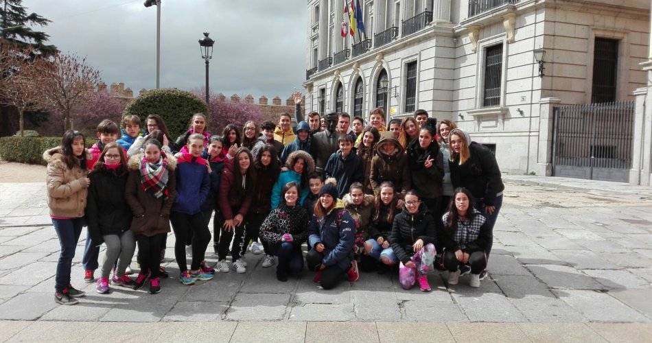 Participantes del C.R.A. Virgen de Navaserrada (El Hoyo de Pinares), I.E.S. María de Córdoba (Las Navas del Marqués) e I.E.S.O. San Juan de la Cruz (Fontiveros)