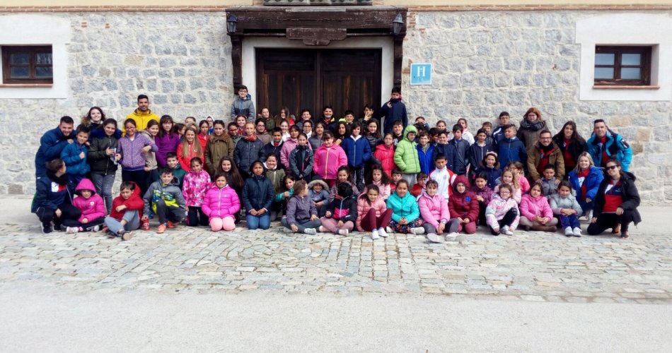 Participantes del CRA La Gaznata (San Bartolomé de Pinares), CEIP El Zaire (Burgohondo), CRA Tomás Luís de Victoria (Blascosancho, Sanchidrian y Pajares de Adaja), CEIP Juan XXIII (Fontiveros), CEIP Moreno Espinosa (Cebreros), CP San Juan Bautista (Maello), CRA Alto Alberche (Navarrevisca), CRA La Sierra (Cillan), CRA Moraña Baja (Langa), CC San Juan Bosco (Arévalo) y CRA Vetonia (Poyales Del Hoyo)