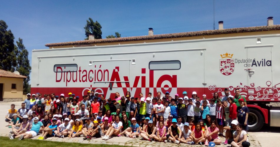 Participantes del CRA El Valle (Villarejo del Valle, Cuevas del Valle y Santa Cruz del Valle), CRA Arturo Duperier (Lanzahita), CRA La Serrezuela (Santa María del Berrocal y San Miguel de Serrezuela), CP La Moraña (Arévalo) y CC Divina Pastora (Arenas de San Pedro)