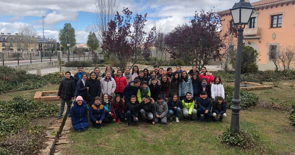 Participantes del C.R.A. Valdelavia (San Bartolome de Pinares y Santa Cruz de Pinares), C.R.A. Las Cogotas (Cardeñosa) y C.P. San Juan de La Cruz (Piedralaves)