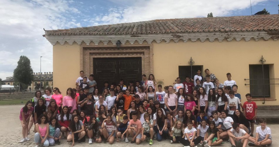 Participantes del IES Claudio Sánchez Albornoz (El Tiemblo), IES María de Córdoba (Las Navas del Marqués), CEO Virgen de Navaserrada (El Hoyo de Pinares) y IESO San Juan de La Cruz (Fontiveros)