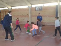 Jugando a baloncesto